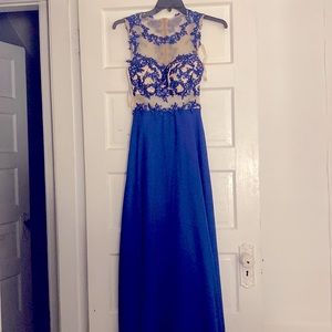 Worn only once but doesn’t fit current owner anymore.